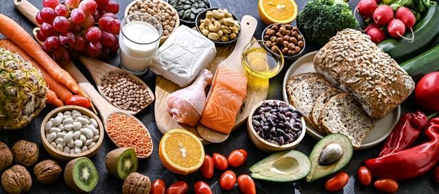 Como emagrecer comendo de tudo? Nutricionista responde pergunta de milhões (com sugestão de cardápio para todas as refeições!)