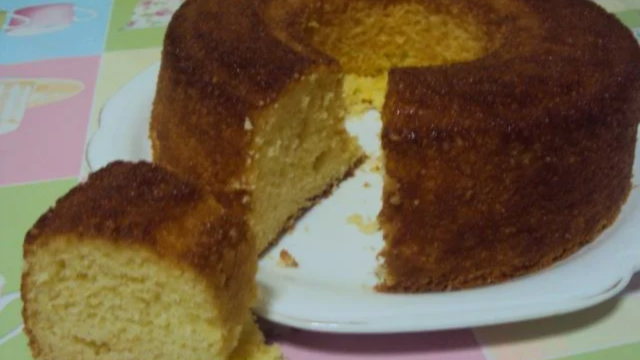 Bolo de laranja sem glúten. (créditos: TudoGostoso)