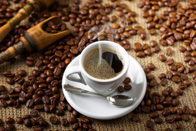 Muito além do tradicional: três jeitos de fazer café do grão à xícara em casa