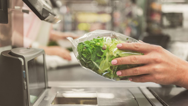 Alface embalada de supermercado, análise laboratorial. Todas as variedades estão contaminadas