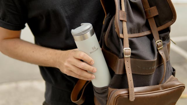 Os queridinhos em oferta! Garrafas e copos Stanley por menos de R$ 200