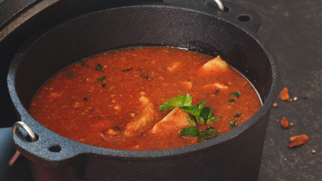 Esse peixe fica perfeito em uma receita de caldo de piranha como essa! (Créditos: Shutterstock)