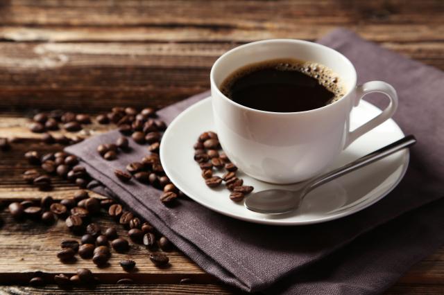 Café descafeínado faz mal à saúde? TudoGostoso explica como a bebida é feita e se possui efeitos colaterais!