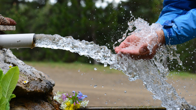 Não pagar conta de água parece um sonho, mas é a realidade de uma cidade brasileira há 64 anos