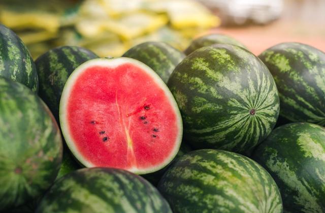 Benefícios de comer melancia todos os dias: o que acontece com o seu corpo quando você ingere a fruta com frequência