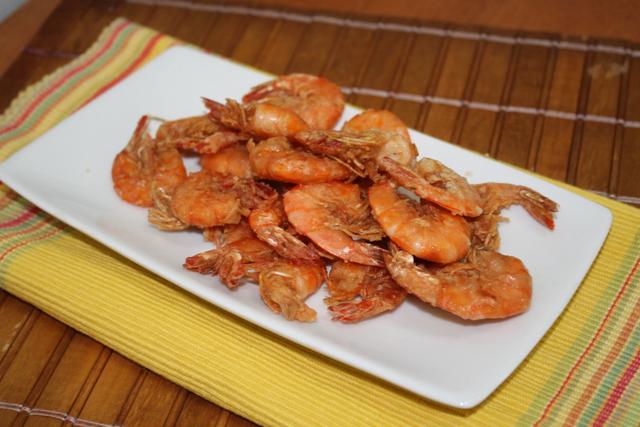 Finalizando os petiscos, é lógico que não poderia faltar o tradicional camarão frito de praia (Créditos: TudoGostoso)