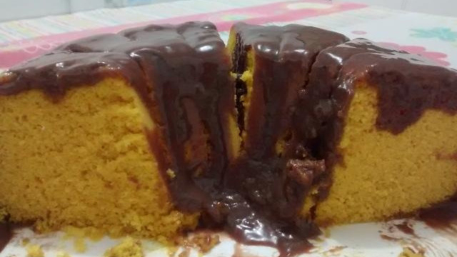 O bolo de cenoura no micro-ondas é muito prático! (Créditos: Sheilla Franca/ TudoGostoso)