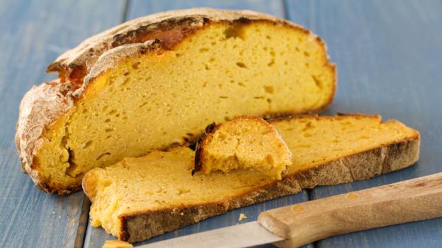 Um pão de milho fofinho é ideal para comer em qualquer ocasião (Créditos: TudoGostoso)