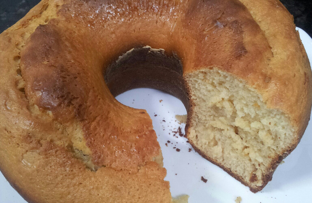 Bolo de liquidificador fofinho surpreende pelo sabor e textura: já printa aí que é fácil de fazer