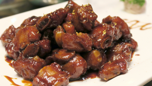 Como fazer carne de porco agridoce: uma receita suculenta e perfeita para servir com arroz branco soltinho