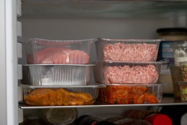 Pare de congelar carne no saco do supermercado! Esse hábito compromete a qualidade do alimento e a sua segurança