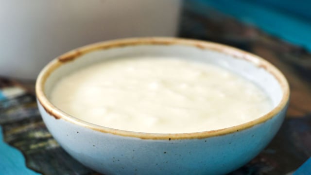 Experimente essa versão de mingau de maisena que tem sabor de comida de vó (Créditos: Shutterstock)