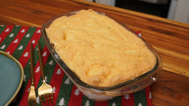 Suflê de bacalhau na travessa de vidro (Créditos: TudoGostoso)