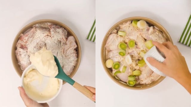 Antes de levar o frango ao forno, basta envolvê-lo no creme de cebola e depois na maionese (Créditos: TudoGostoso)
