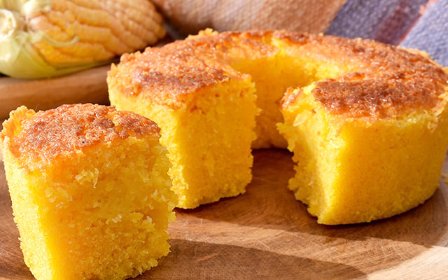 Você vai esquecer a receita da sua avó depois de provar esse bolo de milho cremoso do TudoGostoso fácil de fazer