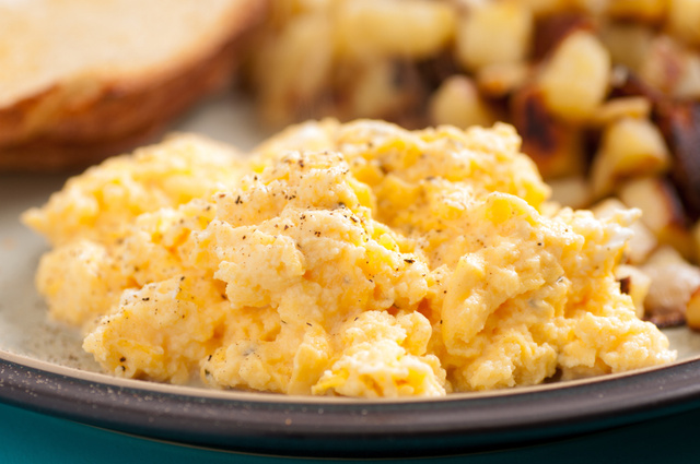 Ovos mexidos no forno: receita fácil e deliciosa para preparar a qualquer hora do dia