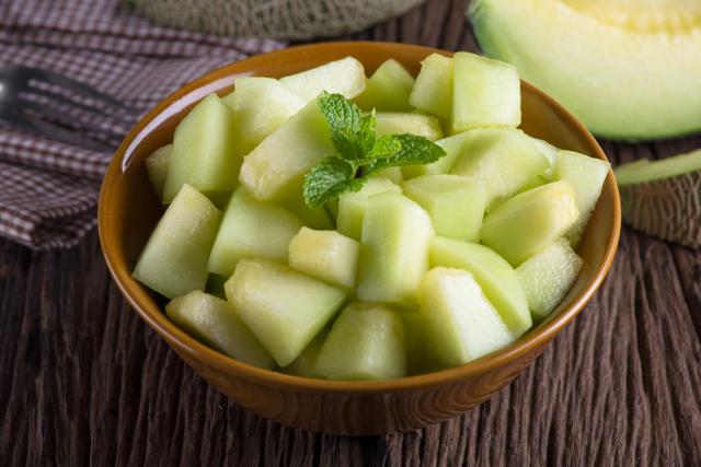 Por que você deve comer melão no verão? Lista de benefícios impressiona e vai te convencer a incluir a fruta na alimentação