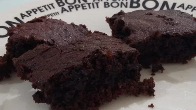 Impossível não se apaixonar por essa combinação de brownie e chocolate! (créditos: TudoGostoso)
