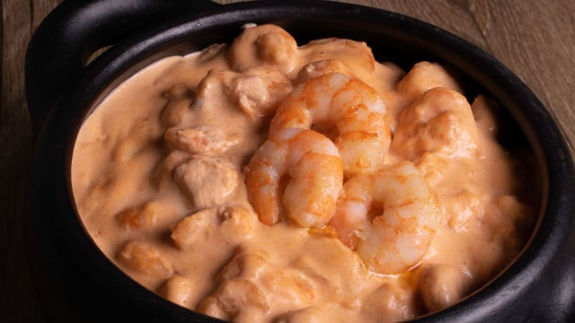 Se eu fosse passar a Páscoa como convidado levaria esse strogonoff de camarão que não fica borrachudo: é só preparar antes de sair