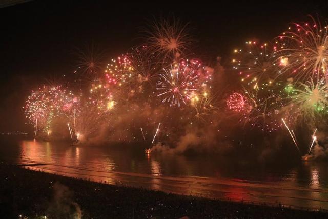 Réveillon em Santos/SP terá show de fogos com tecnologia da Disney e homenagem a Rita Lee; saiba todos os detalhes!