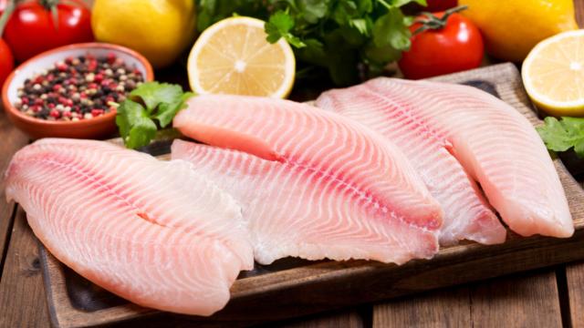 Tilápia no cardápio já: saiba quais são os benefícios de consumir esse peixe com frequência nas refeições