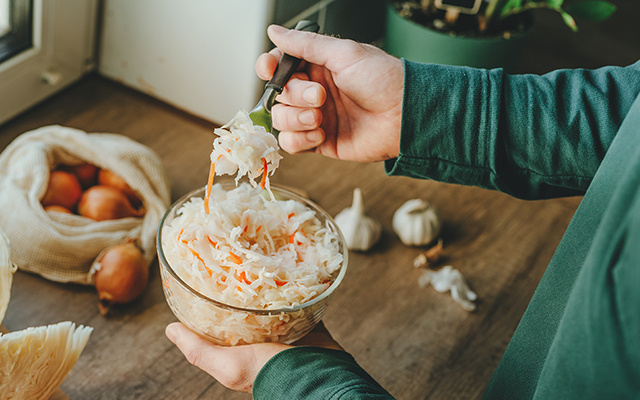 Chucrute crocante e suculento em 24 horas: receita clássica alemã que atravessa séculos