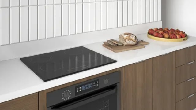 Cooktop de indução Oster facilita o preparo das refeições e está pela metade do preço