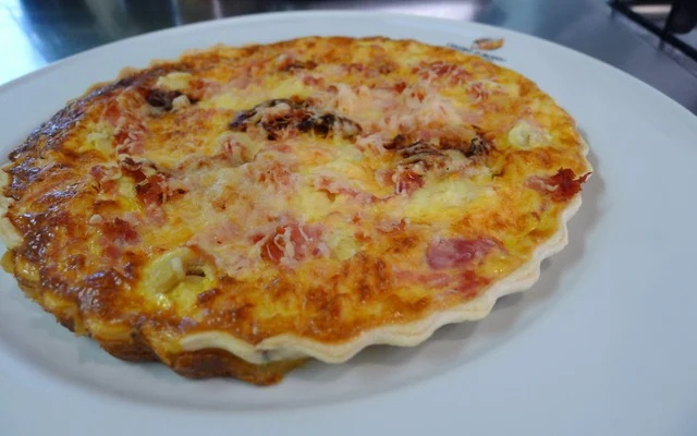 A receita de quiche royale é ótima para quem quer uma torta salgada diferente e saborosa (Créditos: TudoGostoso)