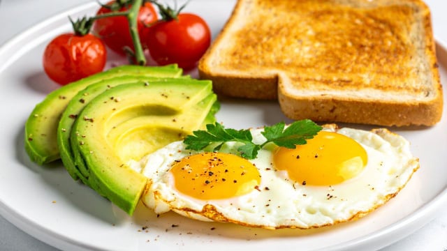Especialista em psiconeuroimunologia: "Pessoas que consomem proteínas e gorduras no café da manhã tomam decisões melhores e são menos impulsivas."
