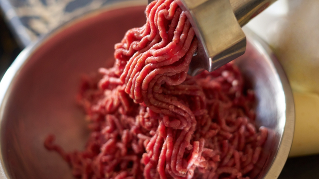 Mariano Sánchez, açougueiro: “Tenha muito cuidado se for comprar carne moída logo de manhã.”