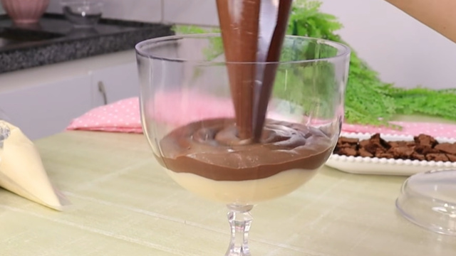 Montar as camadas com cuidado faz toda a diferença no resultado final (Créditos: Reprodução / YouTube @AnelyseMartins)