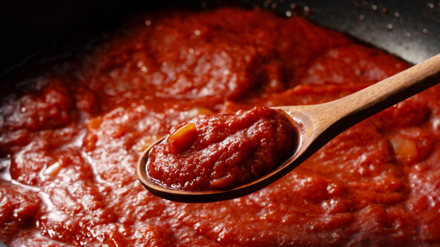 Truque de apenas um ingrediente para tirar a acidez do molho de tomate e melhorar o seu almoço