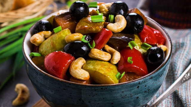 Minha amiga cozinheira me ensinou essa receita de caponata de abobrinha na airfryer e agora eu faço toda semana, até meus filhos adoram!