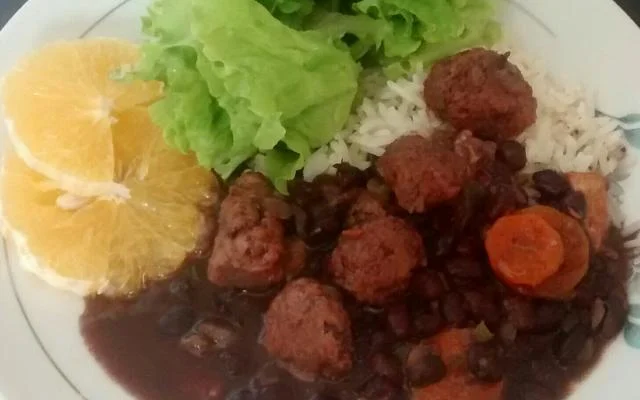 Não é porque você é vegetariano que precisa deixar de comer feijoada (Créditos: TudoGostoso/Gaudencio Ribeiro)
