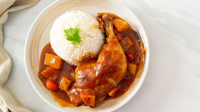 Além das carnes bovinas, frango e até miúdos podem ser preparados com cerveja preta (Créditos: Shutterstock)
