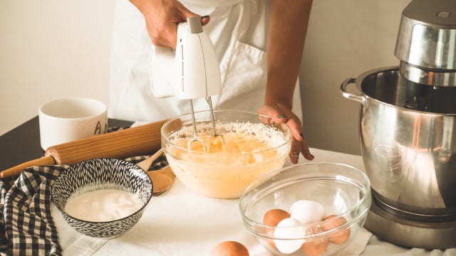 Um bolo esquecido, que antes era o orgulho de toda dona de casa, está conquistando corações novamente