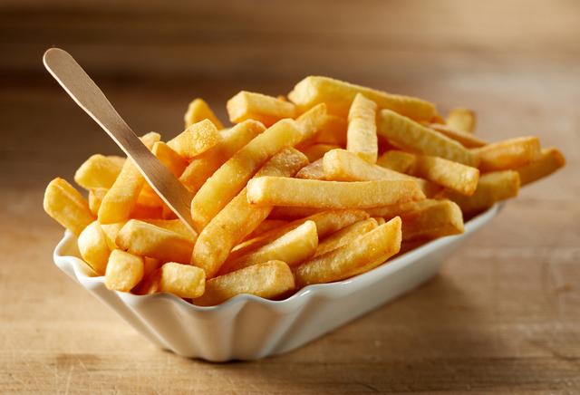 Batata congelada na airfryer: saiba como fazer, o tempo de cozimento perfeito e se precisa descongelar