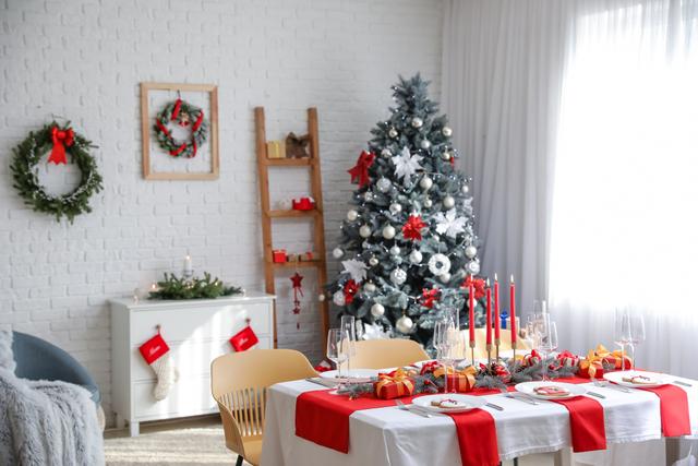 Decoração nostálgica tipo casa da vovó a árvores maximalistas: aqui estão as tendências para o Natal 2024, segundo especialistas