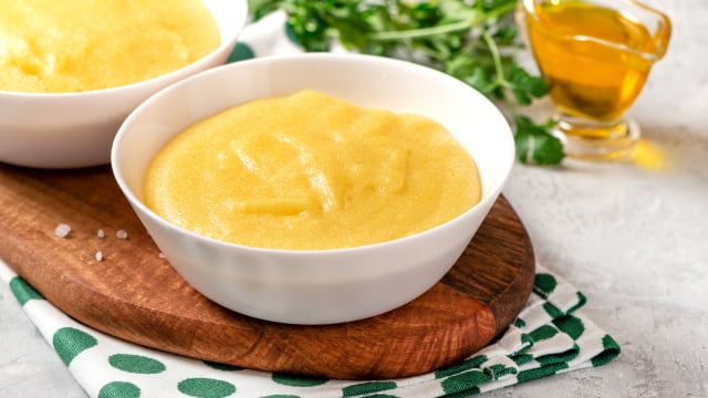 Como fazer polenta cremosa e sem grumos? Esse é o segredo dos chefs para o resultado perfeito