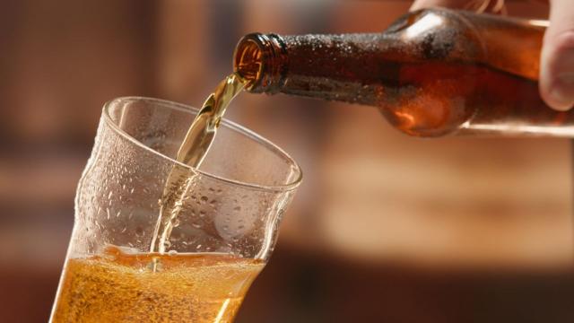 Cerveja dá fome ou tira o apetite? Descubra agora!