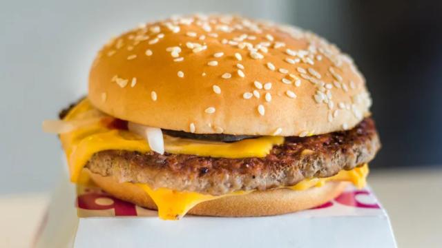 Esse é o ÚNICO hambúrguer do McDonald's que é fresco e feito na hora (e não congelado!): descubra se tem no Brasil