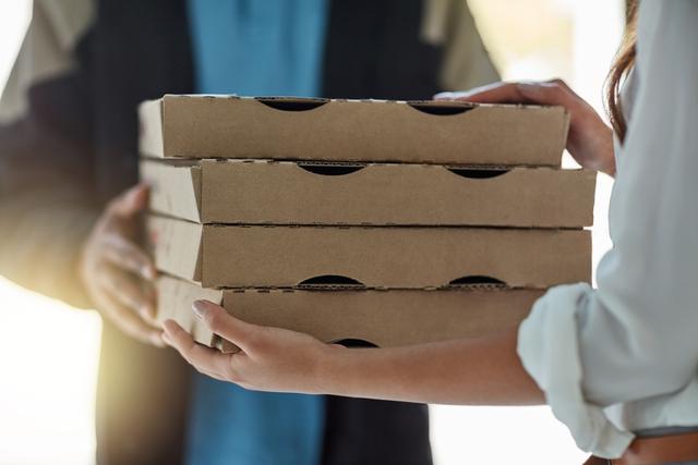 Farto dos problemas de entrega, ele criou um aplicativo que o tornou um dos mais jovens bilionários do mundo