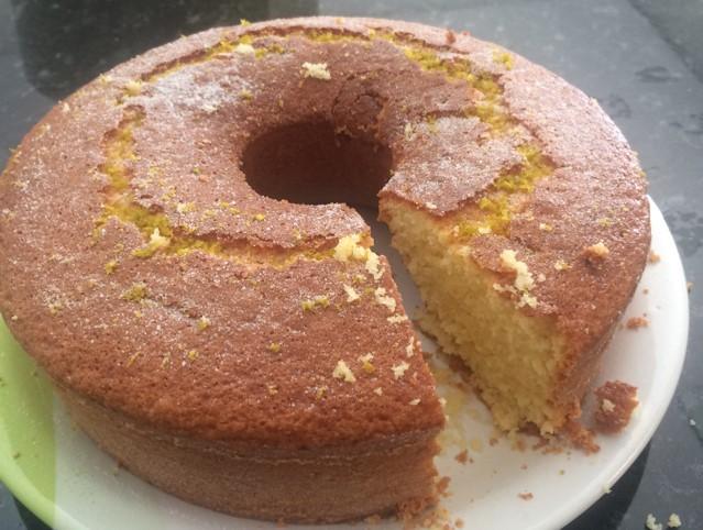 Bolo de fubá com laranja de liquidificador do TudoGostoso: receita perfeita para acompanhar um cafezinho!