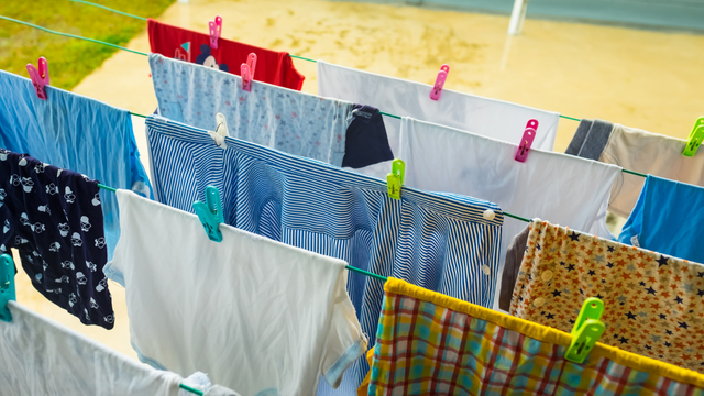 Nem secadora, nem varal: truque japonês para secar roupas rapidamente em dias chuvosos é um tesouro!