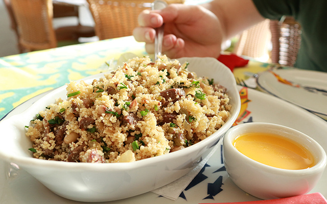 Chega novembro e eu já separo minha receita de farofa com abacaxi e bacon que é sucesso na ceia de fim de ano