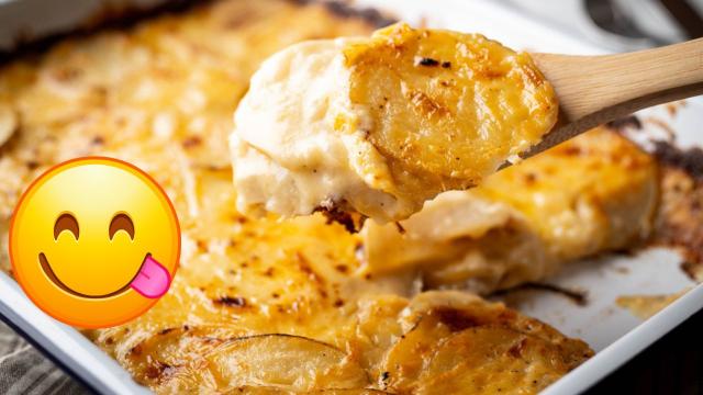 Meus filhos estão apaixonados por essas batatas recheadas douradas e borbulhantes com molho de creme caseiro fácil