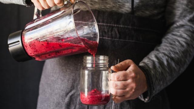 Esse suco feito com três frutas é perfeito para se refrescar: fortalece o sistema imune e faz bem para o coração