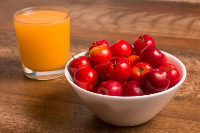 Benefícios da acerola na dieta: é isso que acontece com o seu corpo quando você ingere 200 gramas da fruta por dia