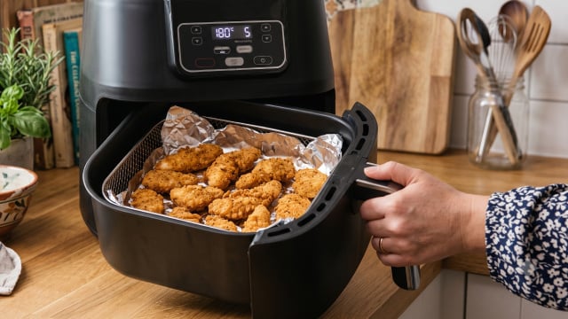 Para que serve usar papel-alumínio na airfryer? Veja por que é recomendado e aprenda a usar do jeito certo para não danificar o aparelho