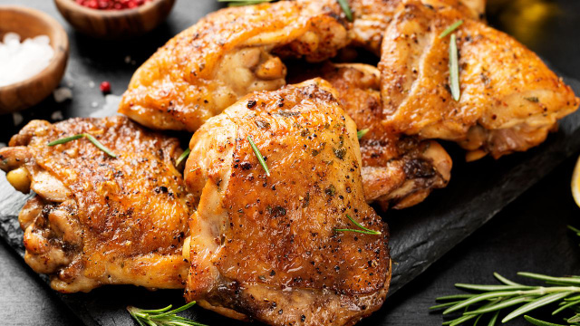 Do livro de receitas da minha avó para a sua mesa: sobrecoxa de frango assada que derrete na boca